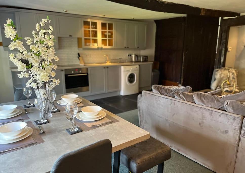 The Old Post Office, Cosy Grade II Listed 2 Bed Apartment Windermere Exteriör bild
